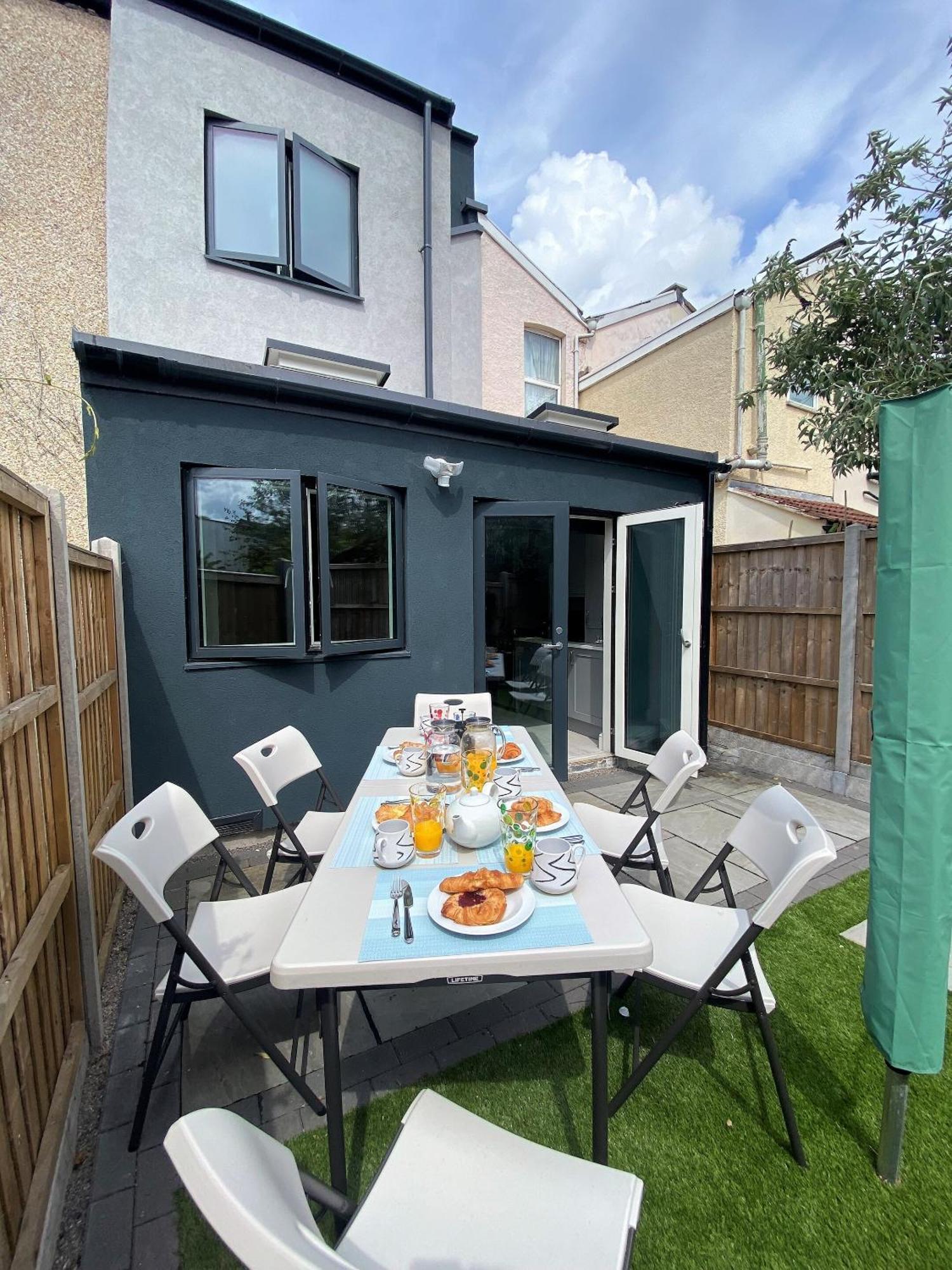 Superb Townhouse Near Vibrant Gloucester Road 브리스틀 외부 사진