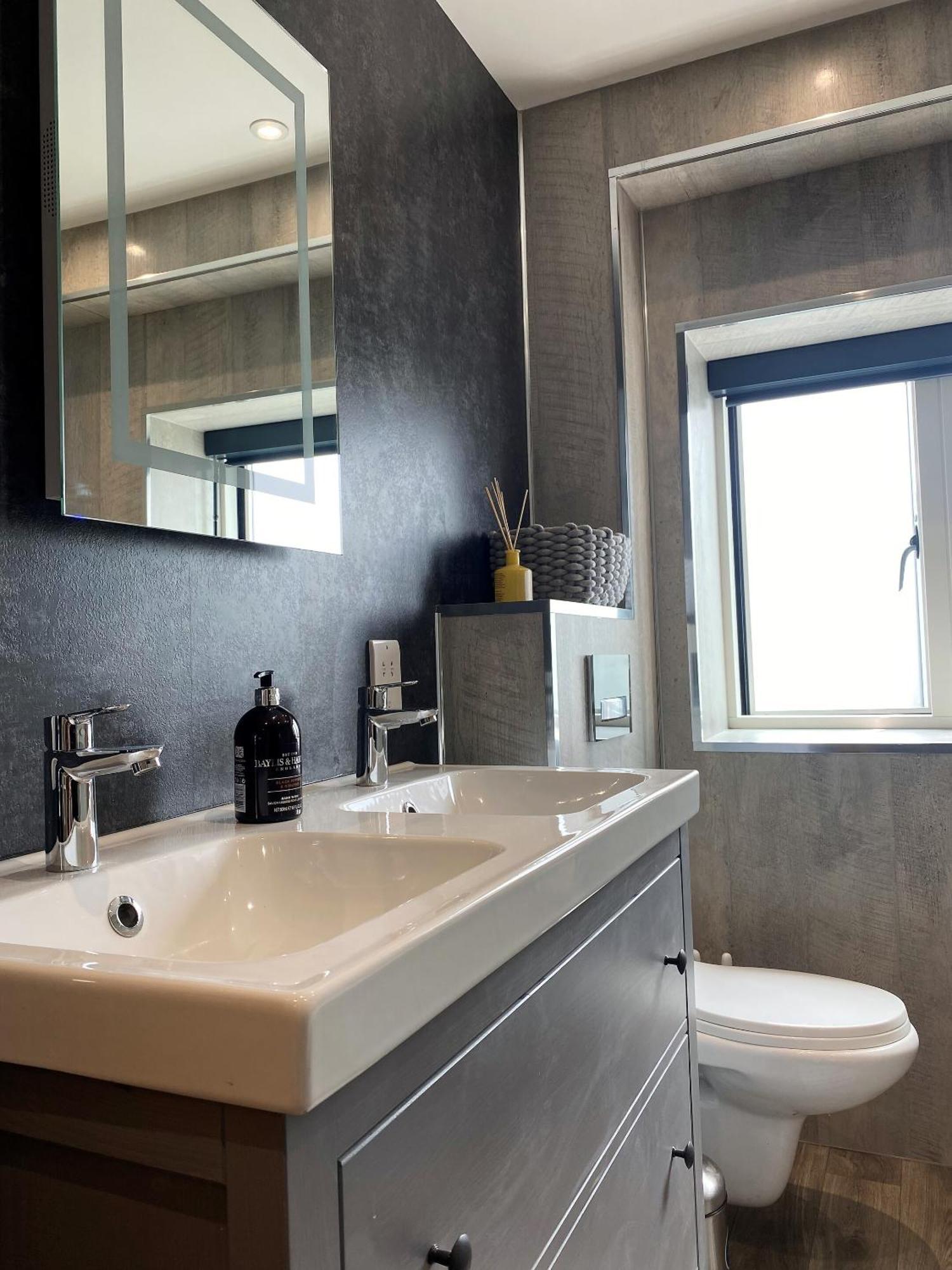 Superb Townhouse Near Vibrant Gloucester Road 브리스틀 외부 사진