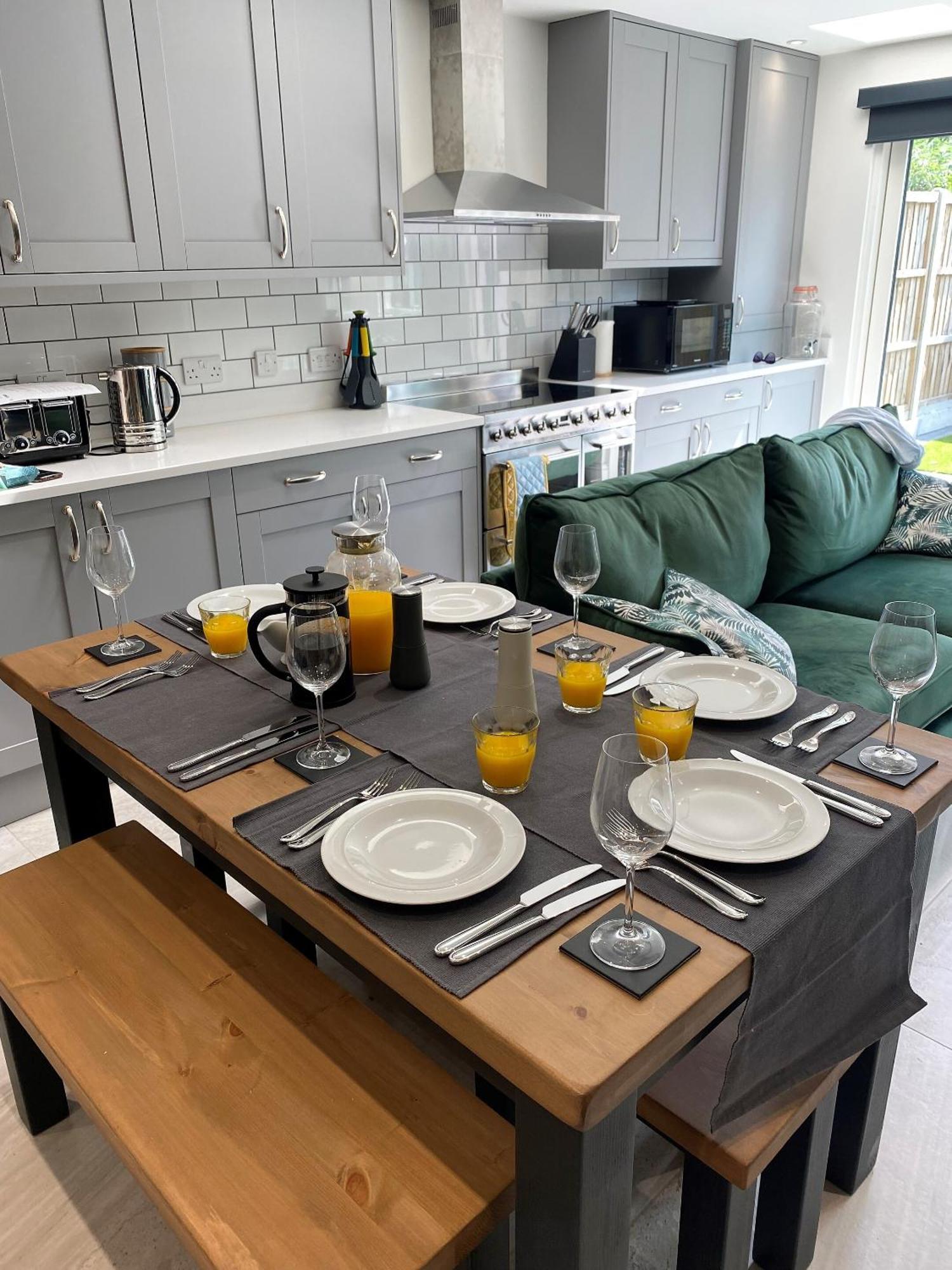 Superb Townhouse Near Vibrant Gloucester Road 브리스틀 외부 사진