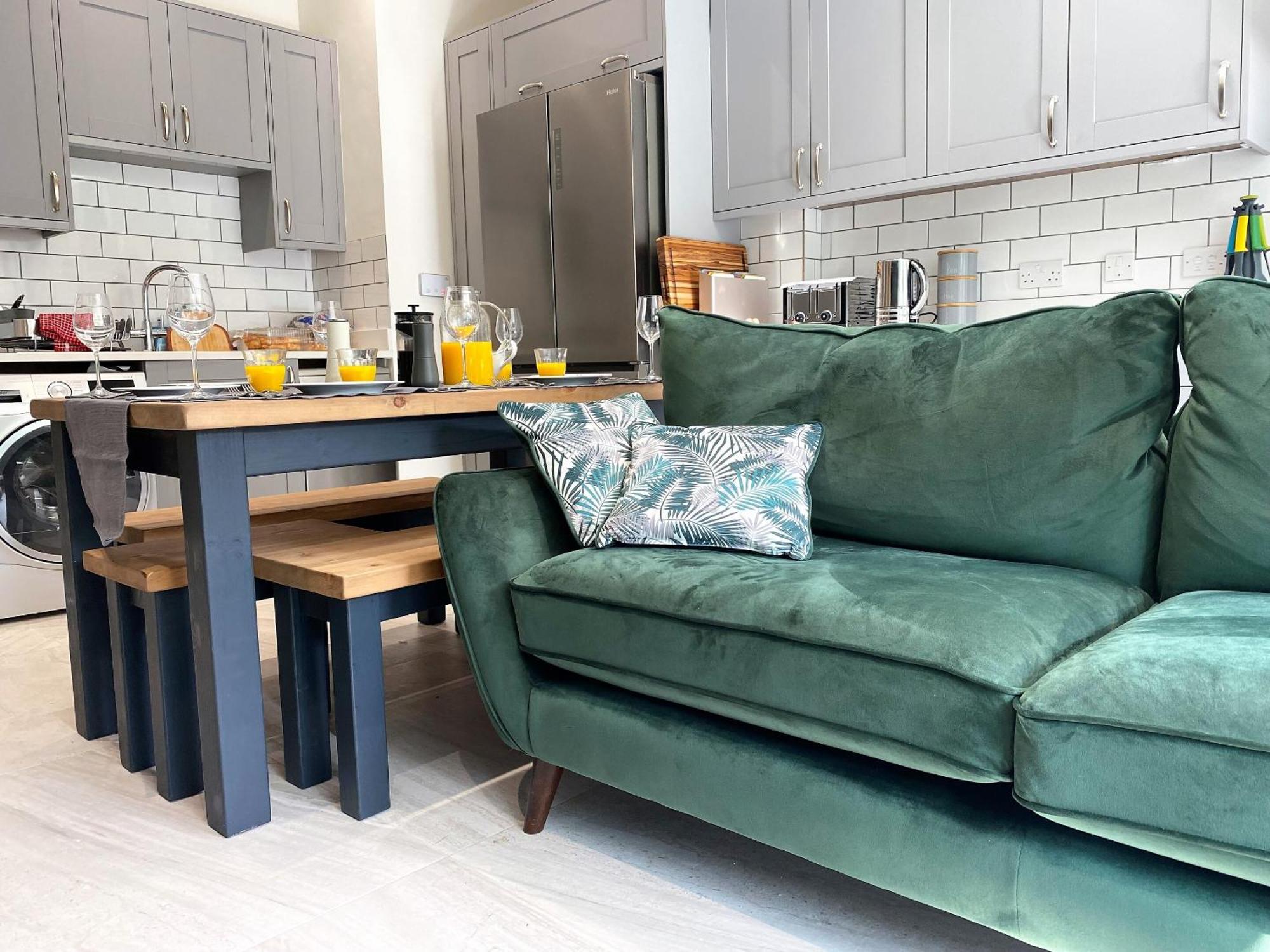 Superb Townhouse Near Vibrant Gloucester Road 브리스틀 외부 사진