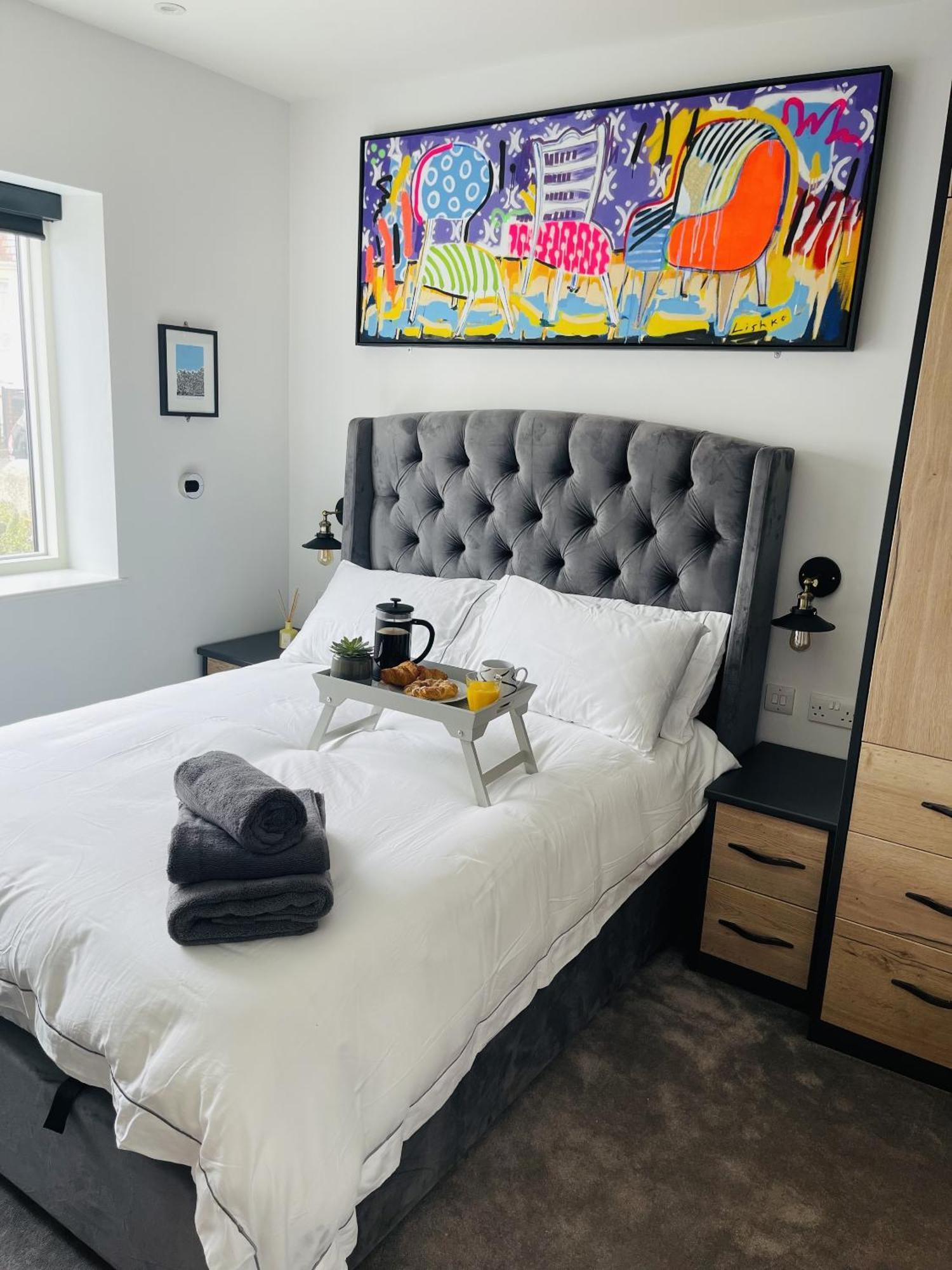 Superb Townhouse Near Vibrant Gloucester Road 브리스틀 객실 사진